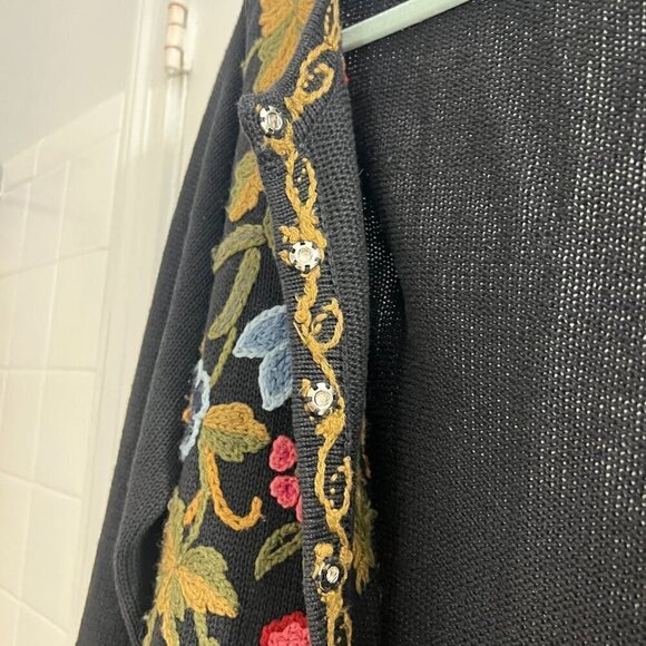 VINTAGE 90s Black Floral Embroidered Knit Long Sleeve Beautiful Cardigan Medium - Picture 12 of 12